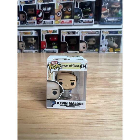 RARE CHASE BITTY Kevin Malone w/ Chili Pot Office Funko Pop #874 Television TV - Picture 1 of 6